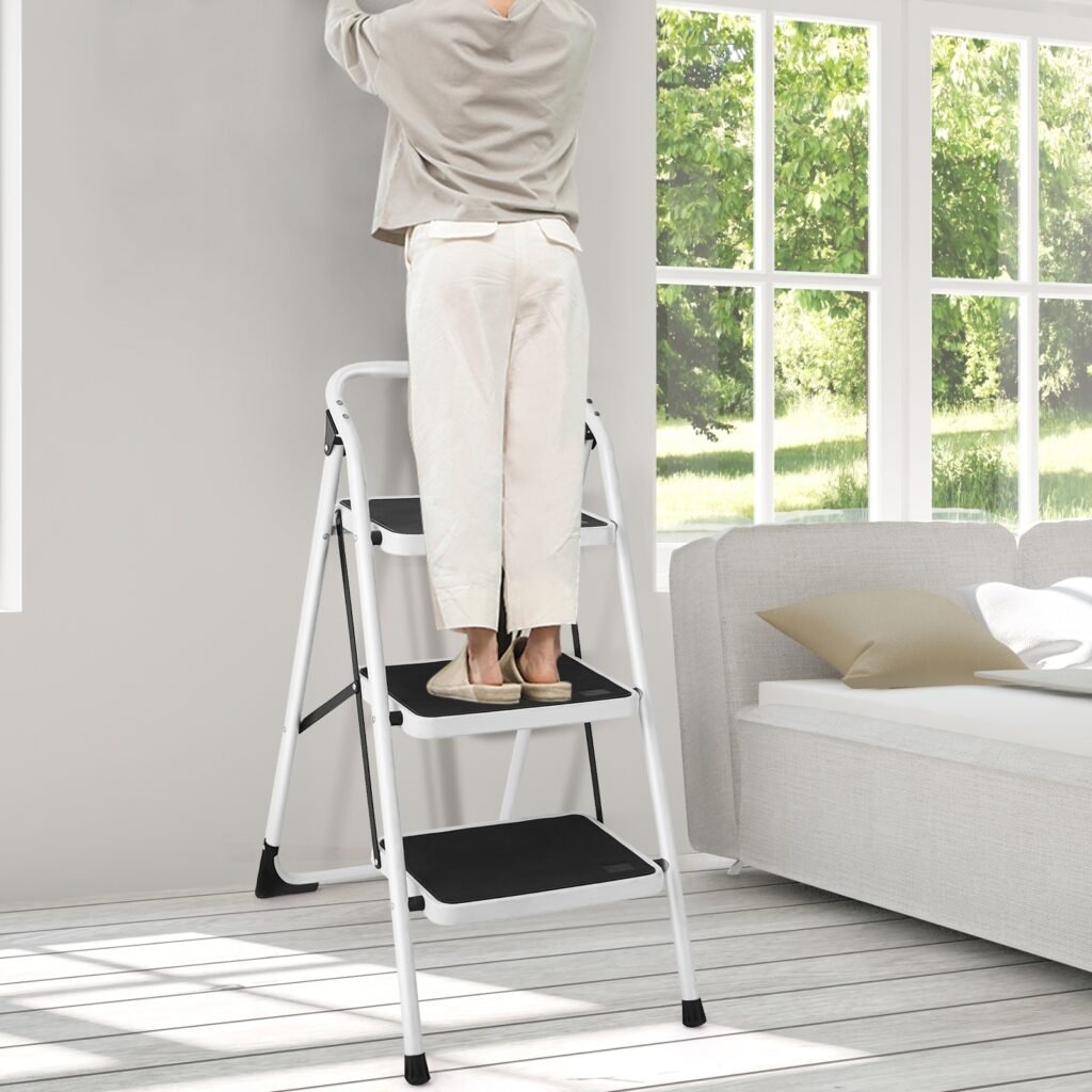 Folding 3-Step Ladder With Handgrip And Anti-Slip Platform